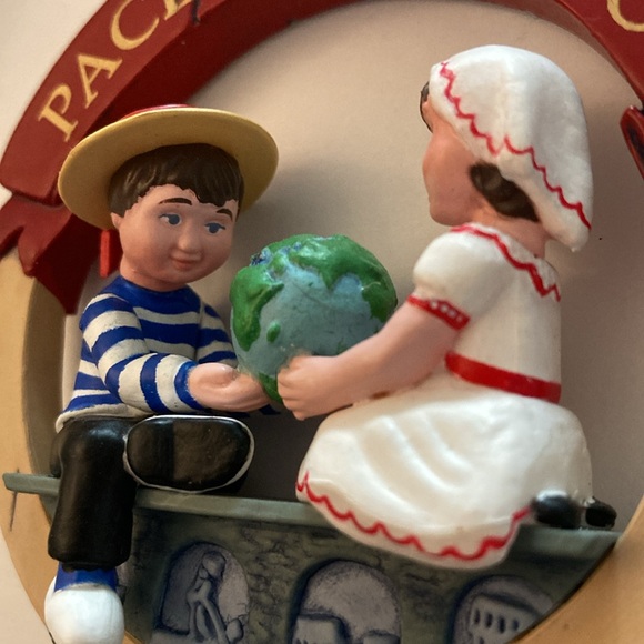 Hallmark peace earth Italy Christmas tree ornament 1st in series - Picture 6 of 11